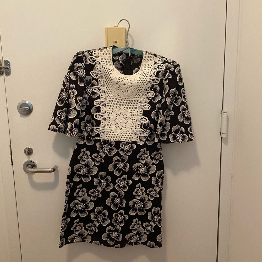 Zara women beautiful dark navy and white dress.